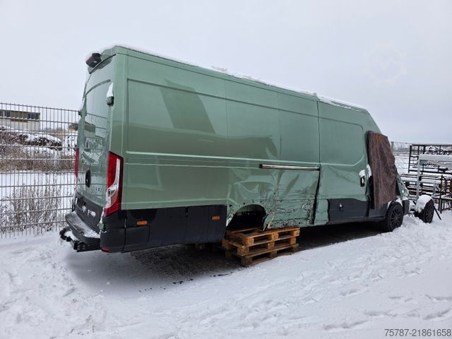 High top van IVECO 35S18 Kastenwagen Maxi hoch&lang, Unfall