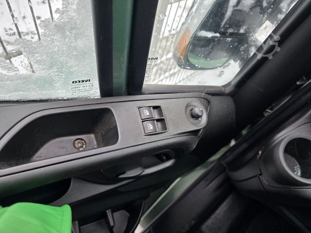 High top van IVECO 35S18 Kastenwagen Maxi hoch&lang, Unfall