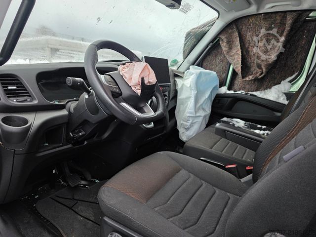 High top van IVECO 35S18 Kastenwagen Maxi hoch&lang, Unfall