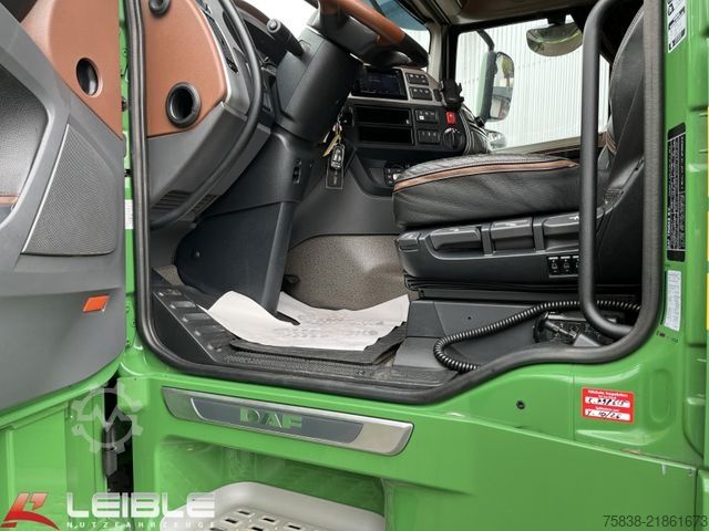 Standard tractor unit DAF XF 530 6x4 SSC*70to*2xTank*Standklima*Leder*