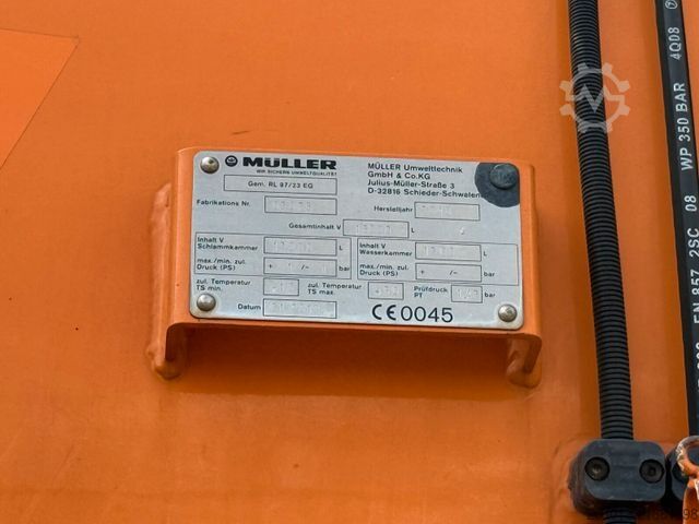 Vacuum tank truck MAN TGS 33.440 6x4 BB/BBS Kanalreiniger Kombi MÜLLER