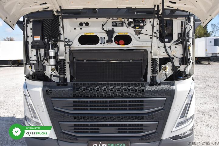 Standard tractor unit VOLVO FH 500 Globetrotter XL Varios