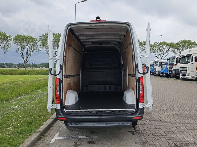 High-roof van MERCEDES-BENZ SPRINTER 317 L2H2 Mbux10 LED