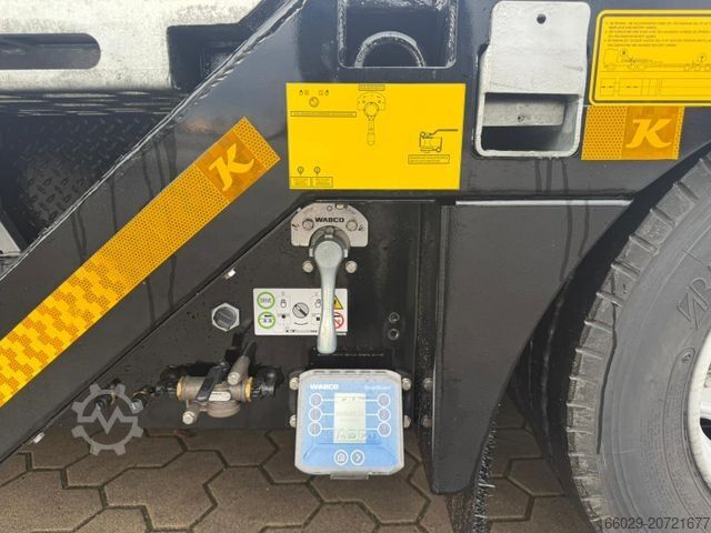 Tieflader-Sattelauflieger KÄSSBOHRER SLAR3 Tele Tiefbett Radmulden metallisiert