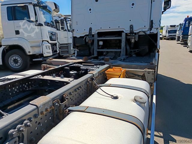 Swap body truck MERCEDES-BENZ Actros 2542 / Volumen / German / wenig KM