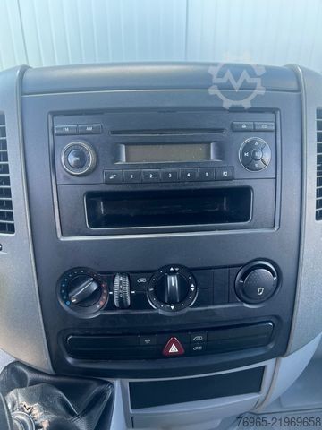 High top van VOLKSWAGEN Crafter 2,5 TDI 35 L2H2 Hochdach WEBASTO AHK EU4