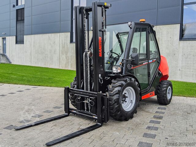 All-terrain forklift Manitou MC 30-4