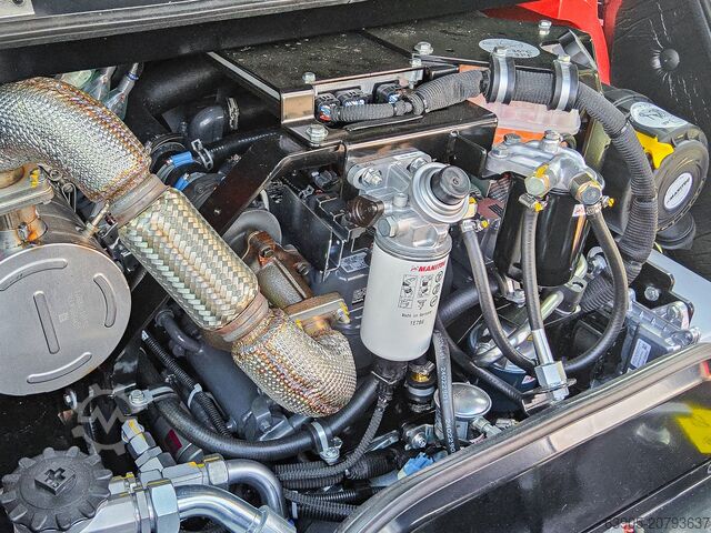 All-terrain forklift Manitou MC 30-4