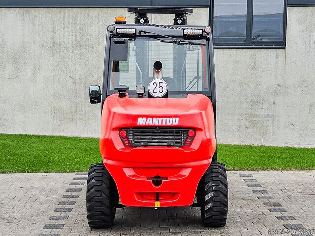 All-terrain forklift Manitou MC 30-4