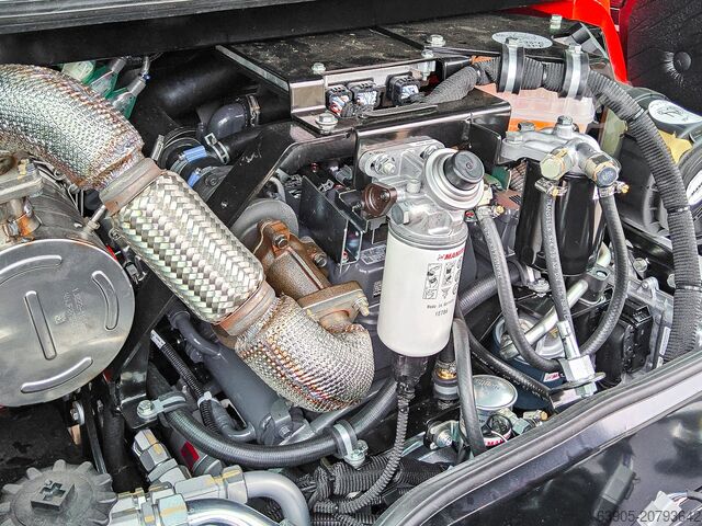 All-terrain forklift Manitou MC 30-4