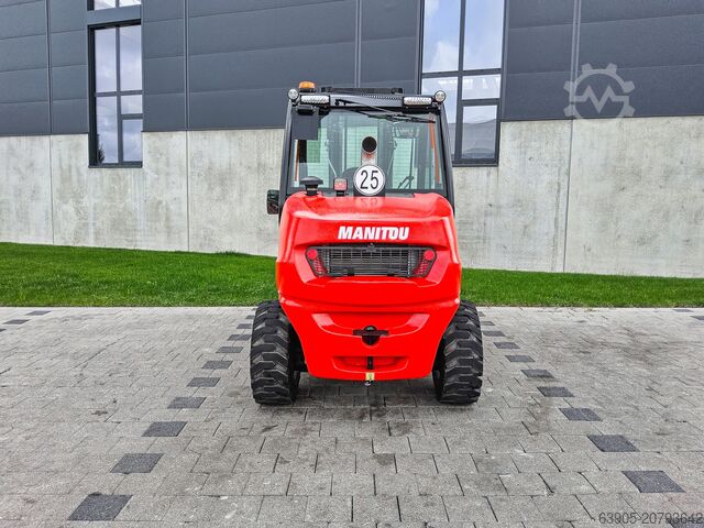 All-terrain forklift Manitou MC 30-4