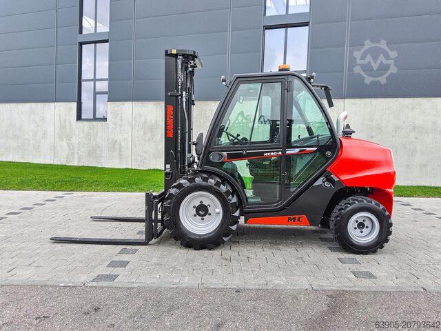 All-terrain forklift Manitou MC 30-4