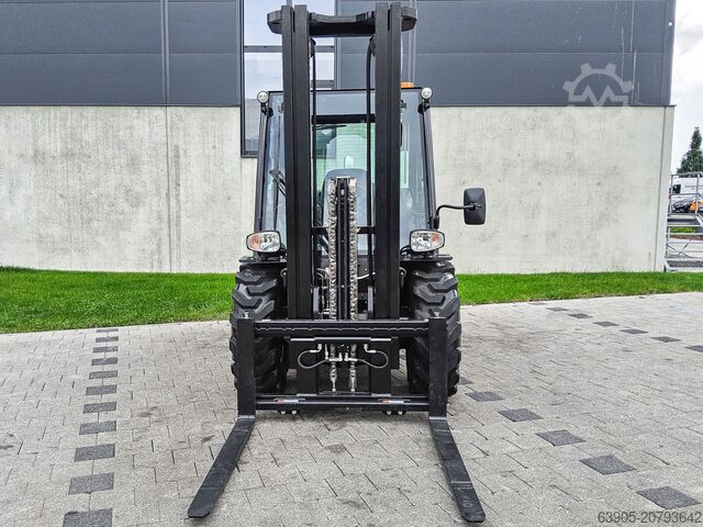 All-terrain forklift Manitou MC 30-4