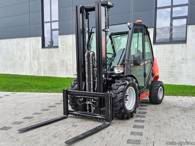 All-terrain forklift Manitou MC 30-4
