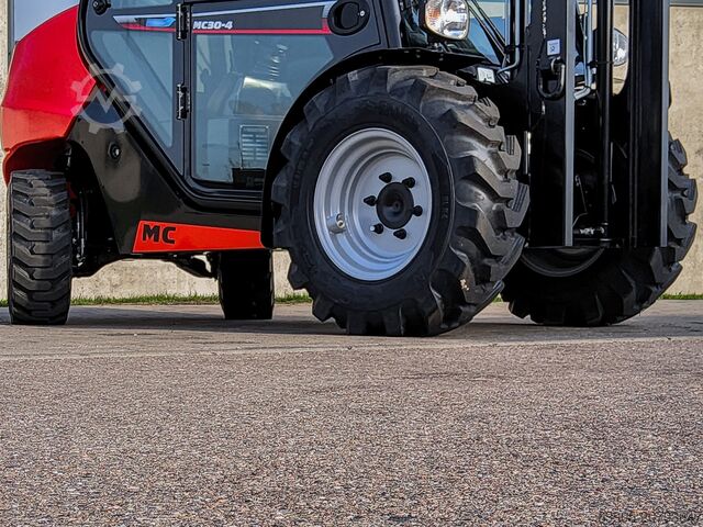 All-terrain forklift Manitou MC 30-4