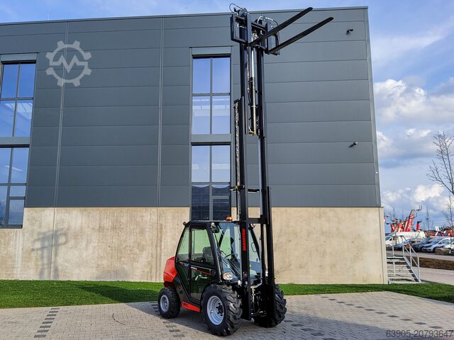 All-terrain forklift Manitou MC 30-4