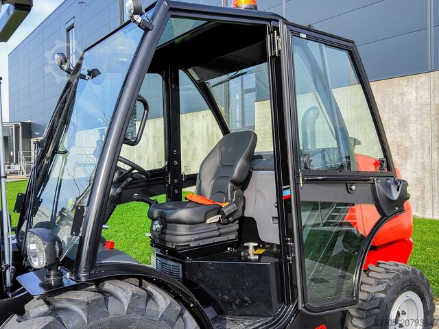 All-terrain forklift Manitou MC 30-4