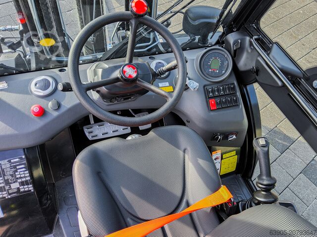 All-terrain forklift Manitou MC 30-4