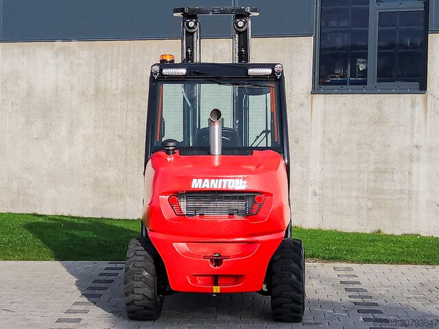All-terrain forklift Manitou MC 30-4
