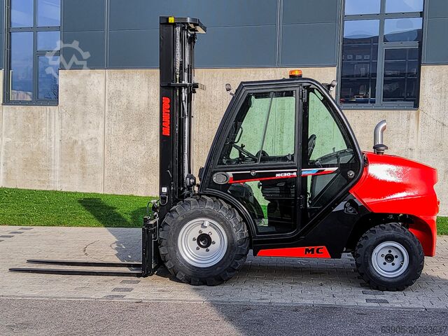 All-terrain forklift Manitou MC 30-4