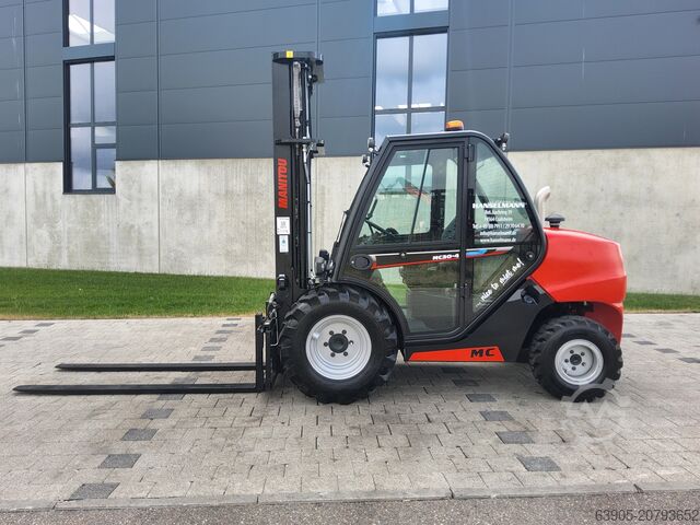 All-terrain forklift Manitou MC 30-4
