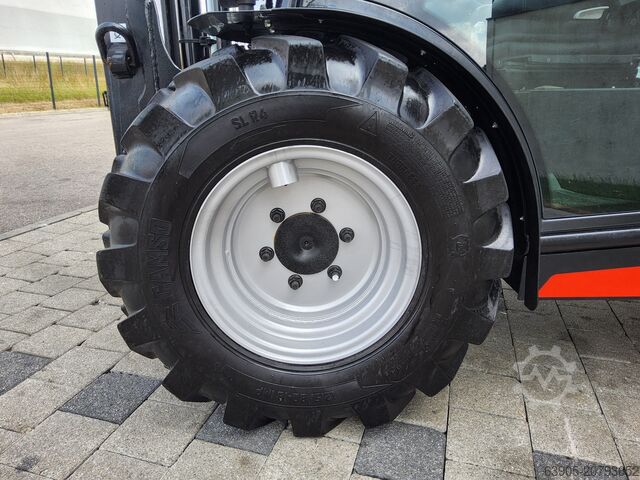 All-terrain forklift Manitou MC 30-4