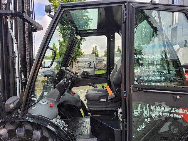 All-terrain forklift Manitou MC 30-4