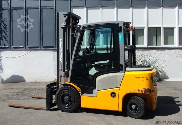 Diesel Forklifts Jungheinrich DFG425 5.5m/ 610mh/ 4v