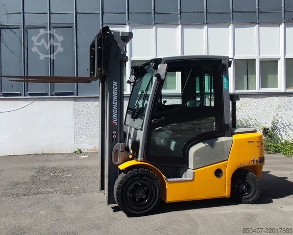Diesel Forklifts Jungheinrich DFG425 5.5m/ 610mh/ 4v