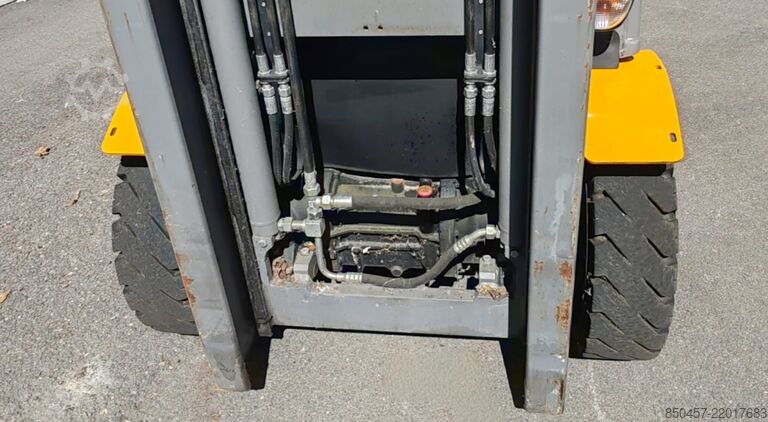 Diesel Forklifts Jungheinrich DFG425 5.5m/ 610mh/ 4v