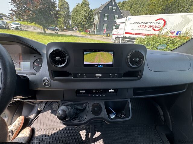 Box van Mercedes-Benz Sprinter III 214 L2H2