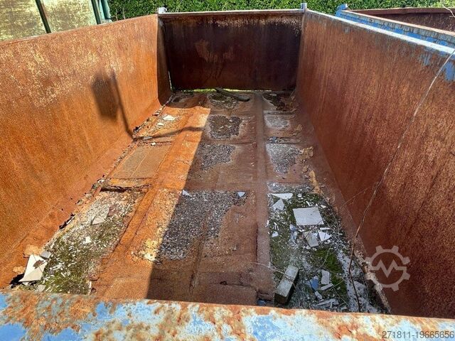 Roll-off container  CONTAINER SCARRABILE USATO A CIELO APERTO