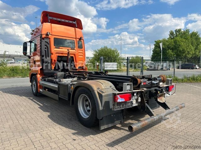 Roll-off tipper truck MAN TGS 18.500 Abroller HIAB XR72 CITY Navi LGS