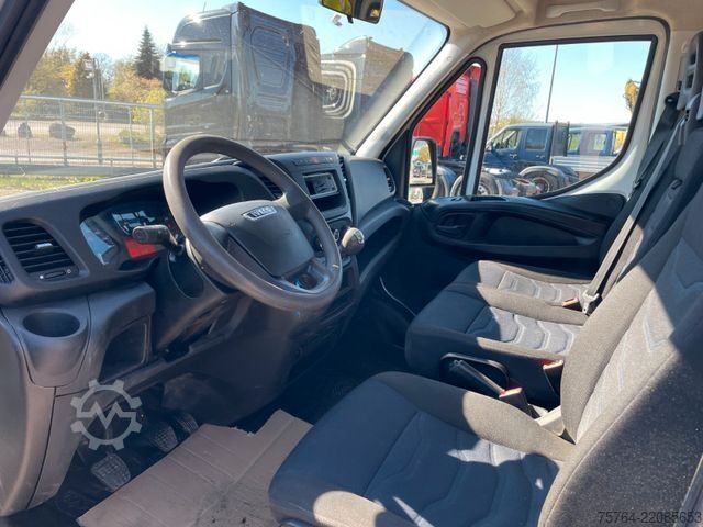 Pick-up van IVECO Daily 35S12 Pritsche / Doka / AHK / 1. Hand!