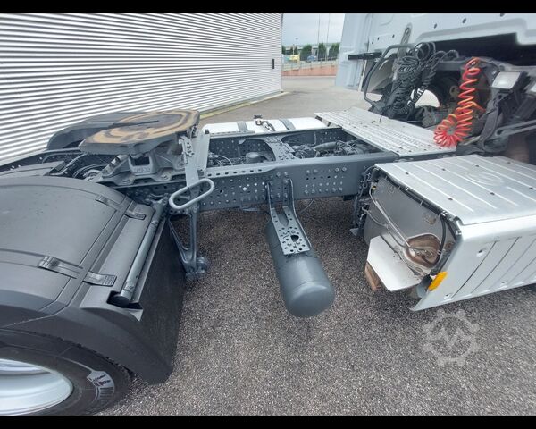 Standard tractor unit MERCEDES-BENZ Actros 4 18 4x2 - actros 1848 LS flat cab. . 2,5 Euro VI