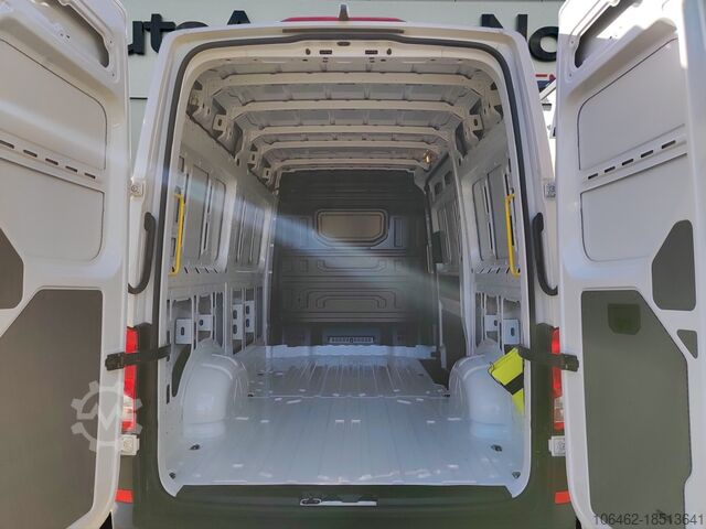 Commercial vehicle VW Crafter Kasten Kasten 35 L3H3 KAMERA+LED+5 GARANTIE!!!