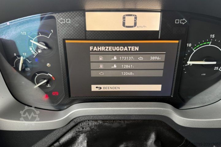 Standard tractor unit Renault T430 4x2 / Swiss-Vehicle