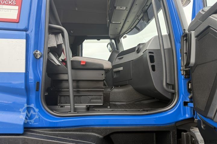 Standard tractor unit Renault T430 4x2 / Swiss-Vehicle