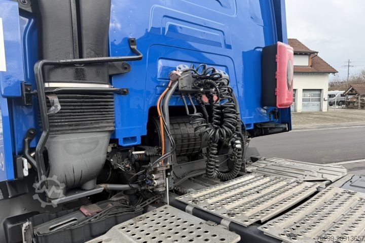 Standard tractor unit Renault T430 4x2 / Swiss-Vehicle