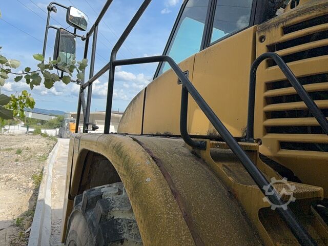 Articulated Dump Truck Caterpillar 740