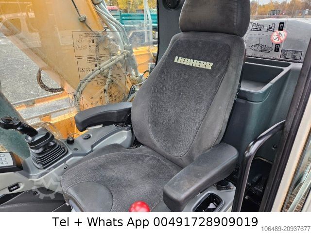 Road roller LIEBHERR 924  Oitquick