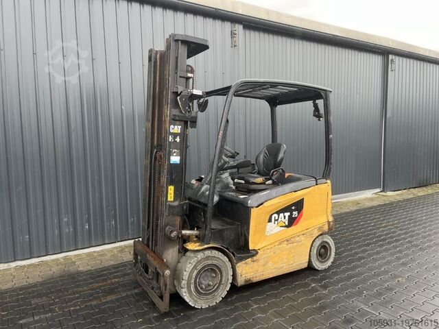 Electric 4-wheel forklift Caterpillar EP25CN