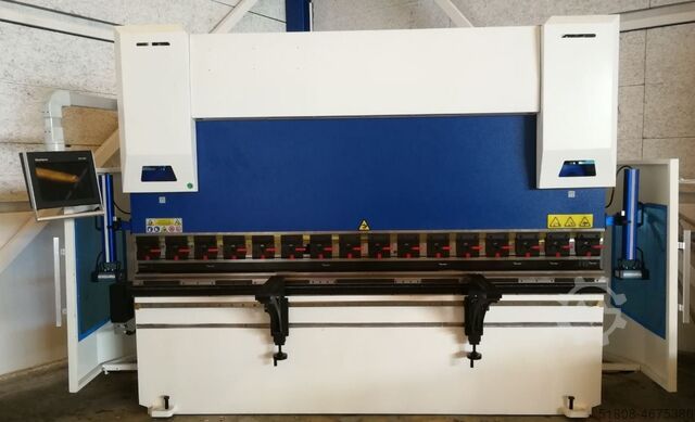 CNC press brakes KK Kletzer CNC Abkantpresse KK kletzer 32135 3 Achsen Y1-Y2-