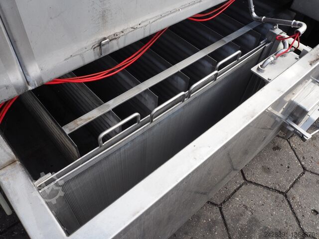 Steam washer for crates/containers Maskinfabrikken Hillerslev a/s