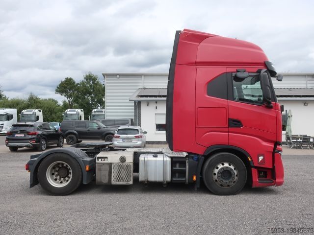 Standard tractor unit Iveco S-Way AS 440 S 46 GHH Silo Kompressor Intarder
