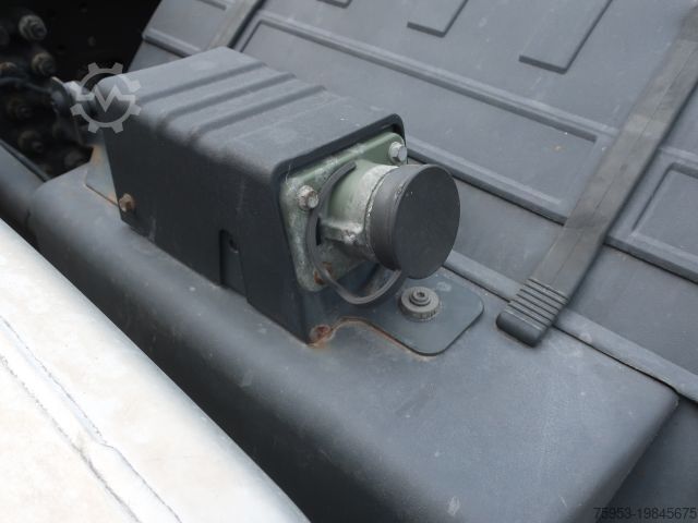 Standard tractor unit Iveco S-Way AS 440 S 46 GHH Silo Kompressor Intarder