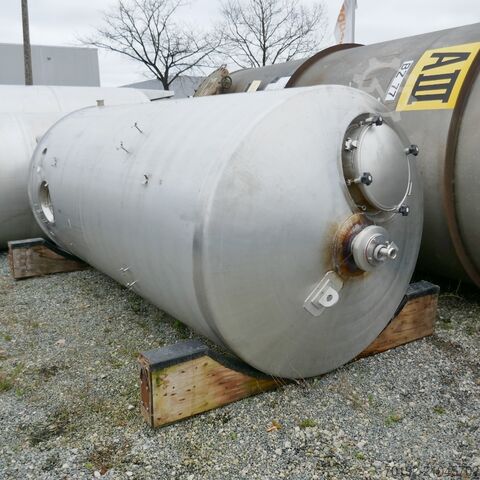 8000 Liter isolierter Behälter aus V2A mit seitlichem Propellerrührwerk  9469