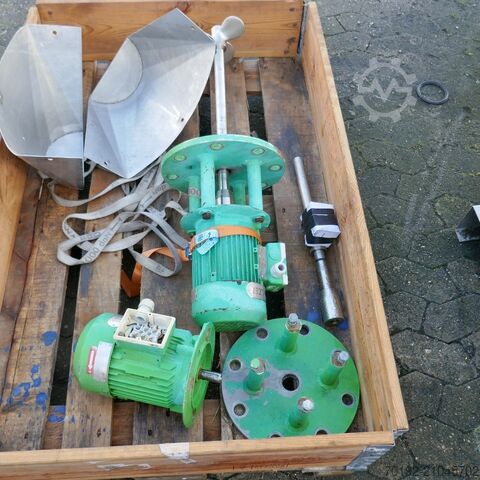 8000 Liter isolierter Behälter aus V2A mit seitlichem Propellerrührwerk  9469