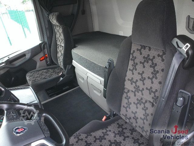 Standard tractor unit Scania R 460 A4x2NA