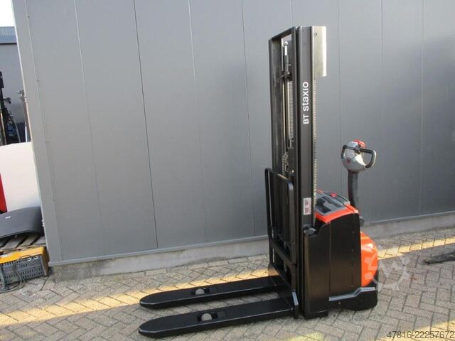 Pallet stacker BT SWE120